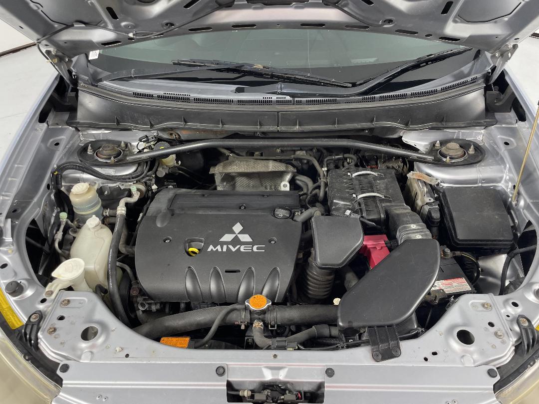 Photo '13' of Mitsubishi Outlander