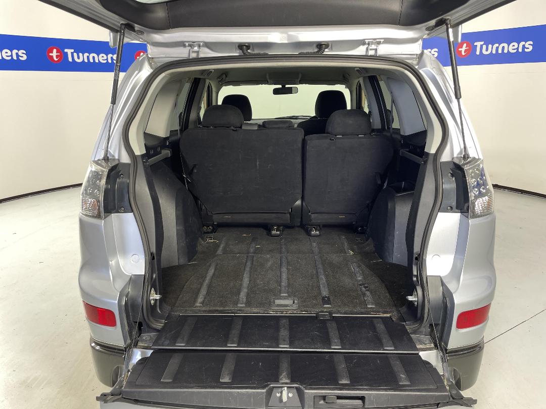 Photo '14' of Mitsubishi Outlander