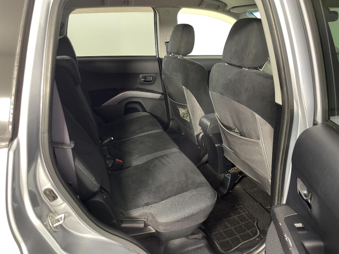 Photo '20' of Mitsubishi Outlander