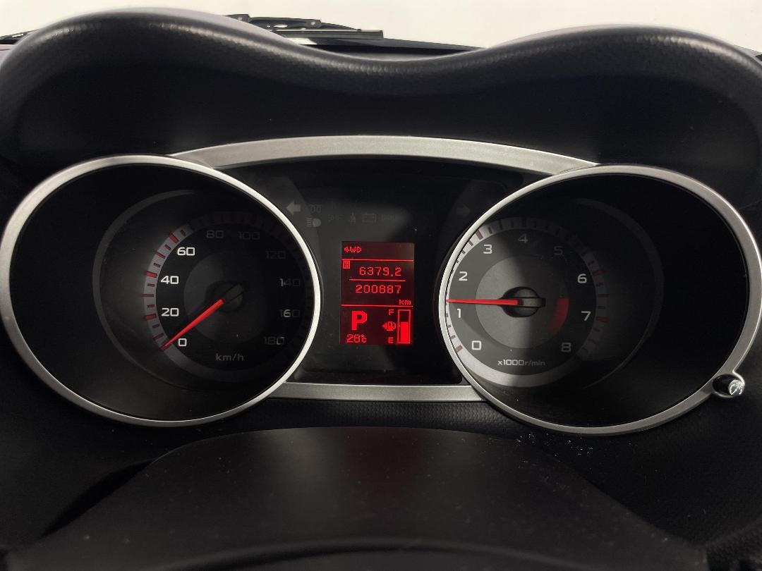 Photo '21' of Mitsubishi Outlander