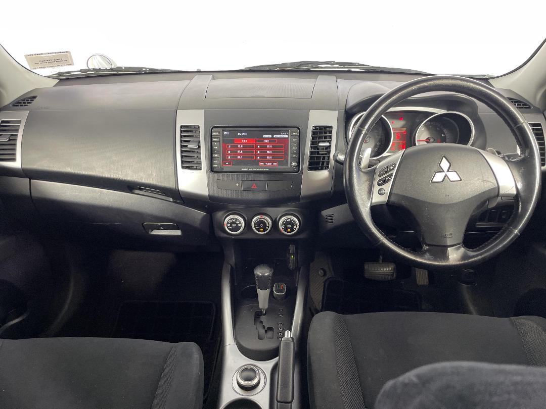 Photo '18' of Mitsubishi Outlander