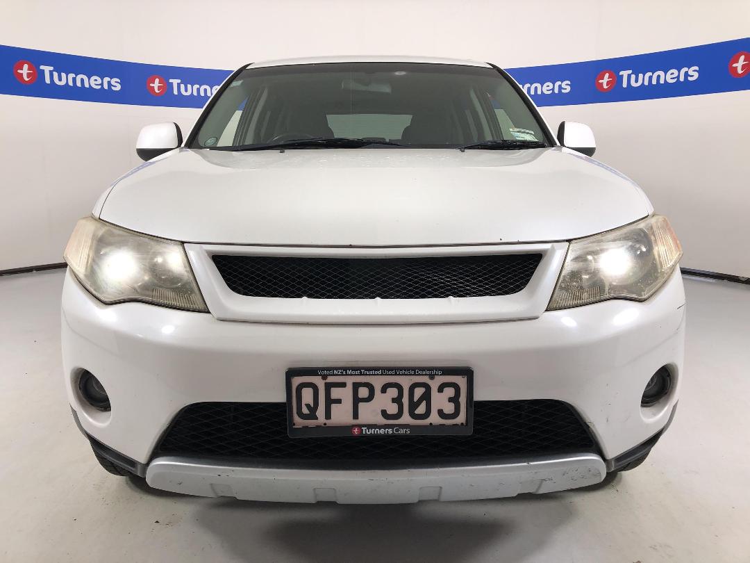 Photo '2' of Mitsubishi Outlander Photo '2' of Mitsubishi Outlander