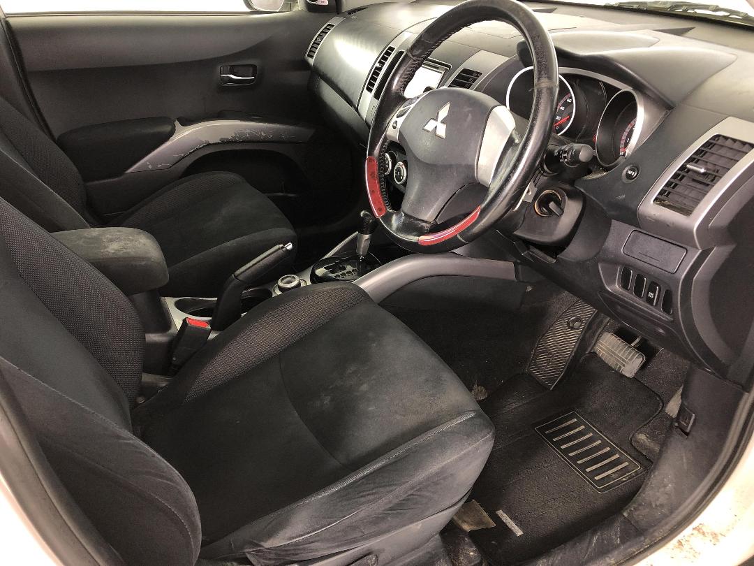 Photo '16' of Mitsubishi Outlander Photo '16' of Mitsubishi Outlander