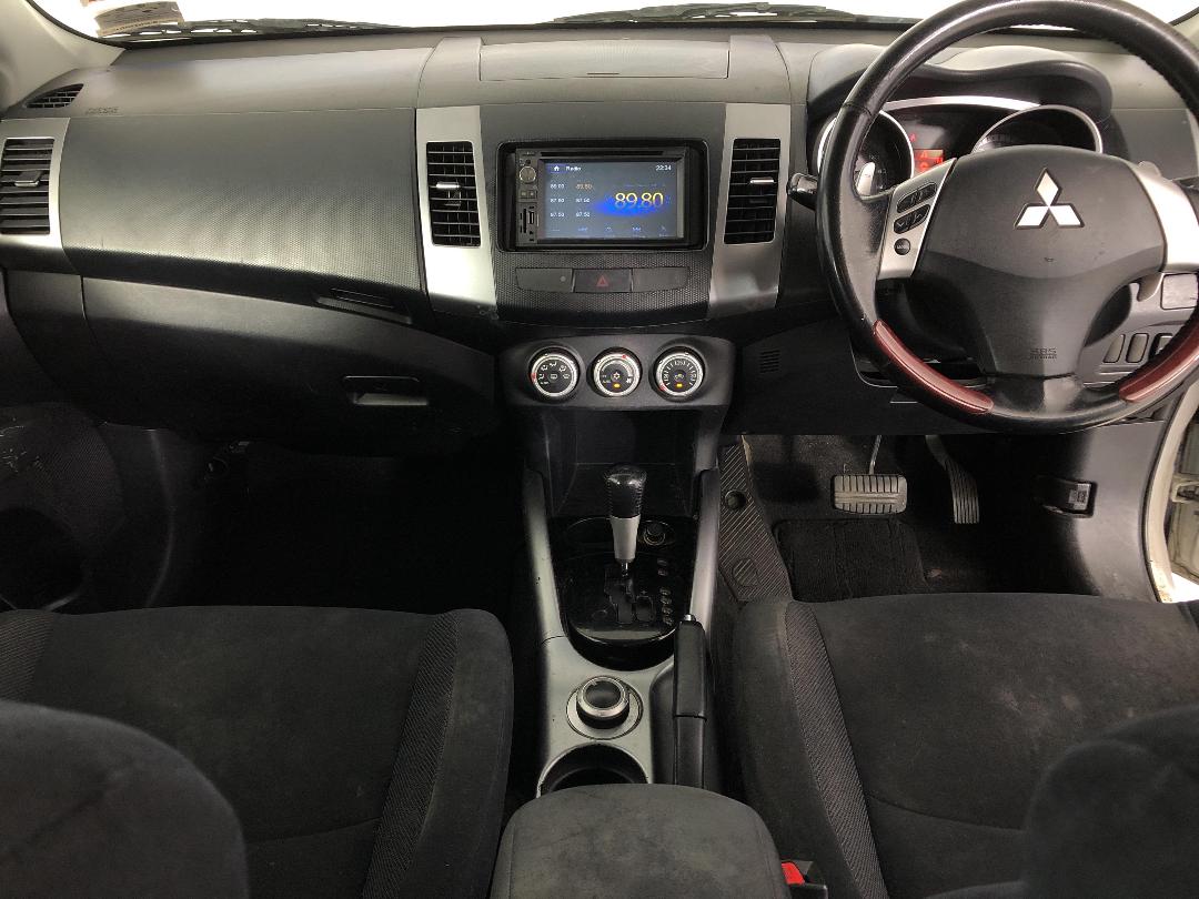 Photo '17' of Mitsubishi Outlander Photo '17' of Mitsubishi Outlander