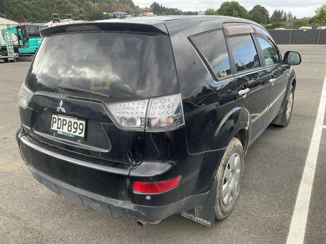 Photo '2' of Mitsubishi Outlander Photo '2' of Mitsubishi Outlander