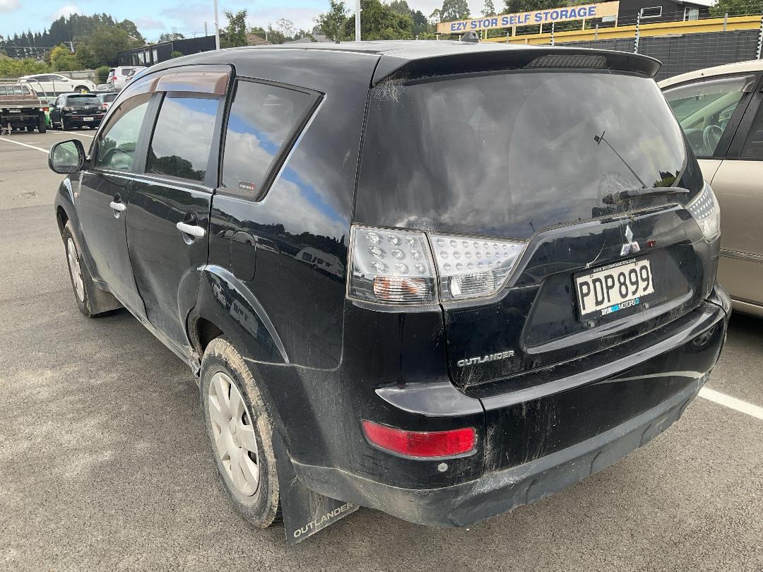 Photo '3' of Mitsubishi Outlander Photo '3' of Mitsubishi Outlander