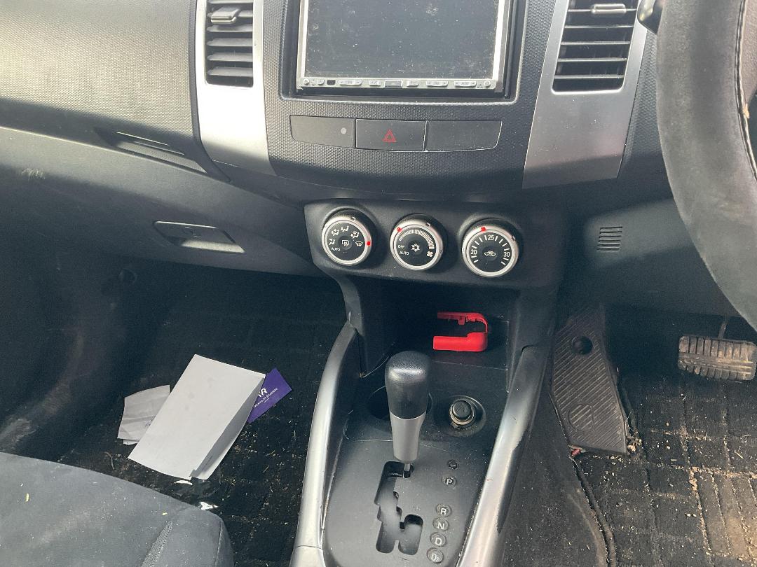 Photo '8' of Mitsubishi Outlander Photo '8' of Mitsubishi Outlander