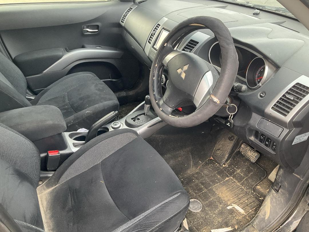 Photo '9' of Mitsubishi Outlander Photo '9' of Mitsubishi Outlander