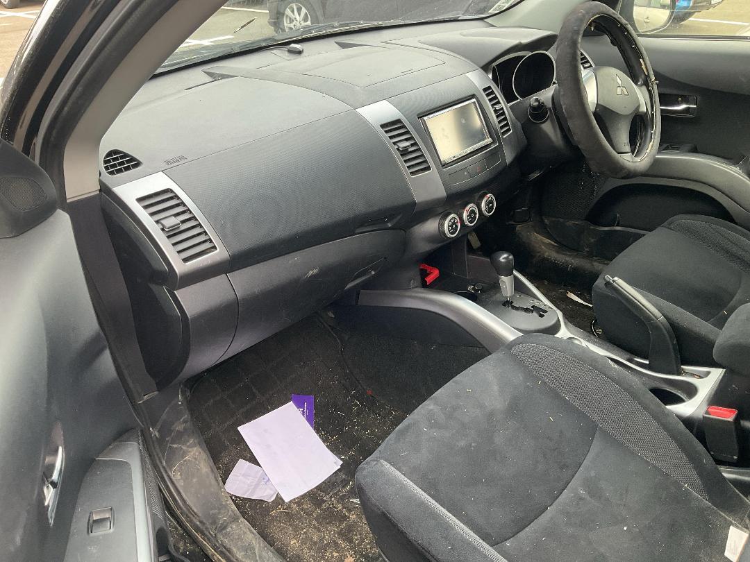 Photo '13' of Mitsubishi Outlander Photo '13' of Mitsubishi Outlander