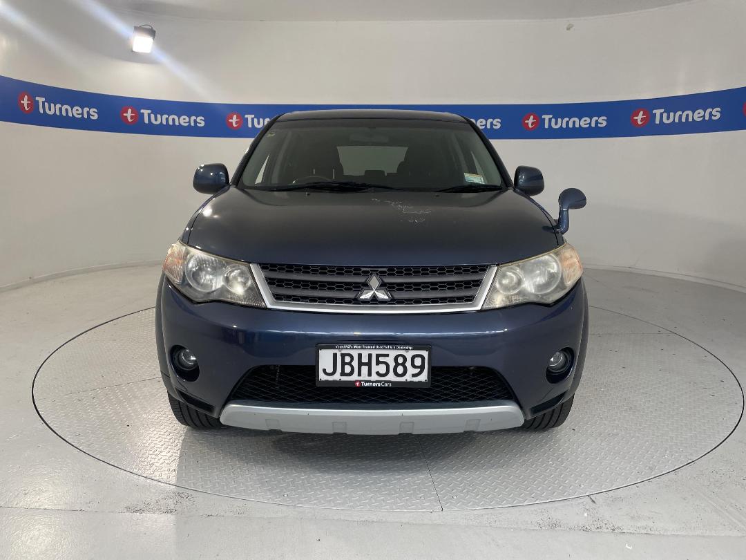 Photo '2' of Mitsubishi Outlander