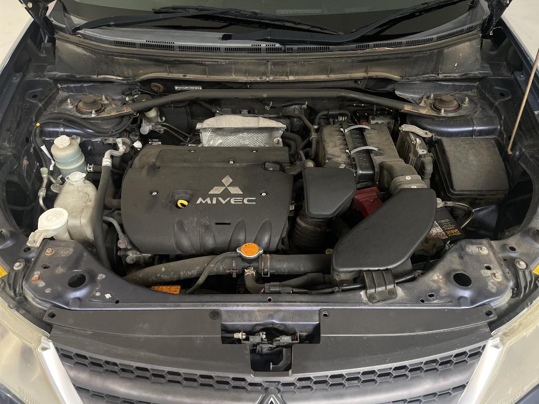 Photo '13' of Mitsubishi Outlander