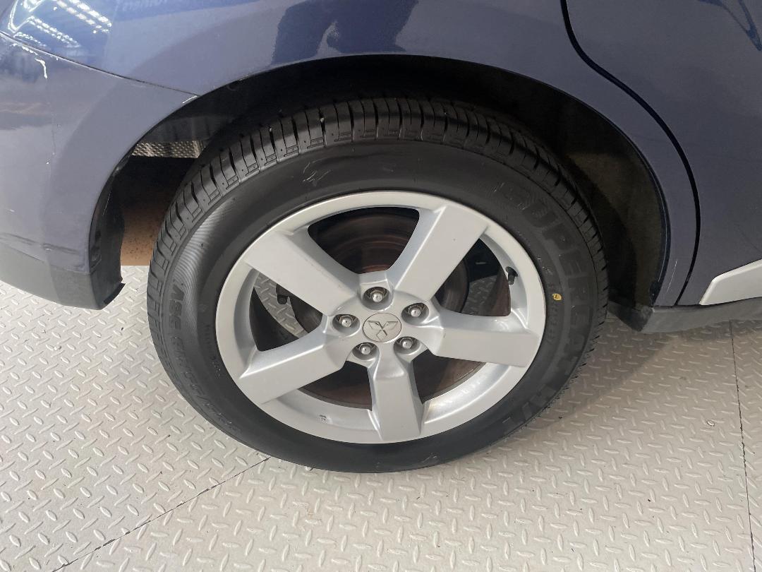 Photo '12' of Mitsubishi Outlander