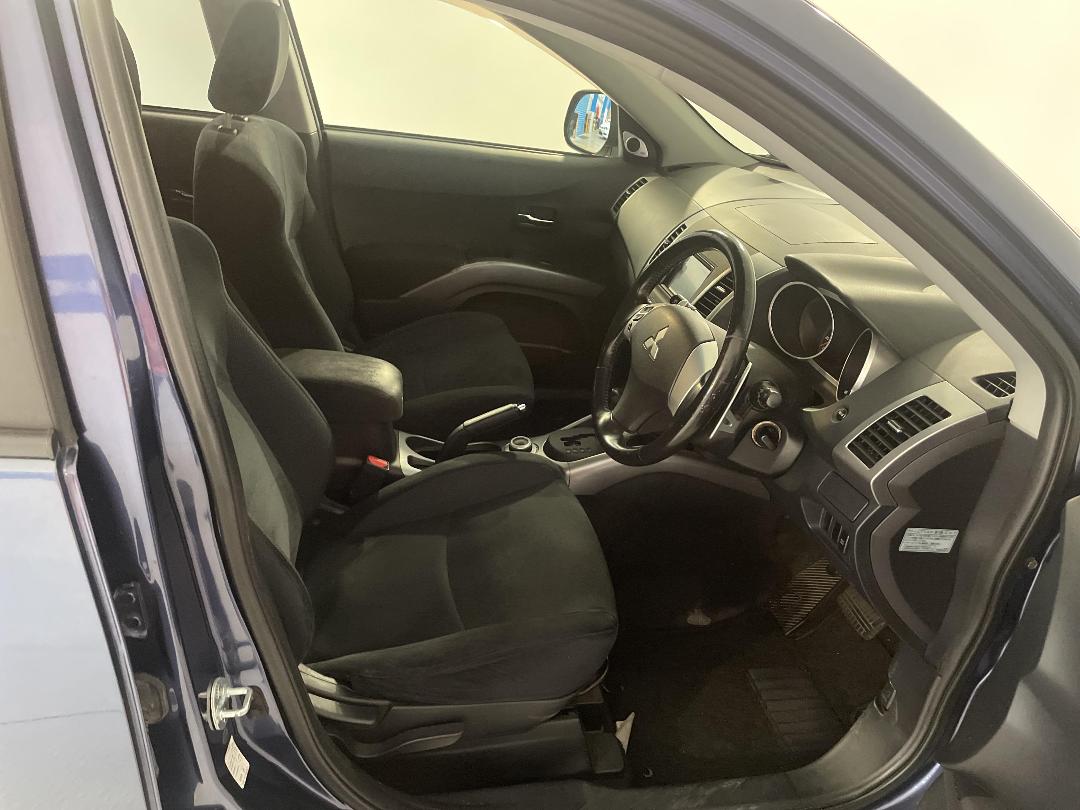 Photo '16' of Mitsubishi Outlander