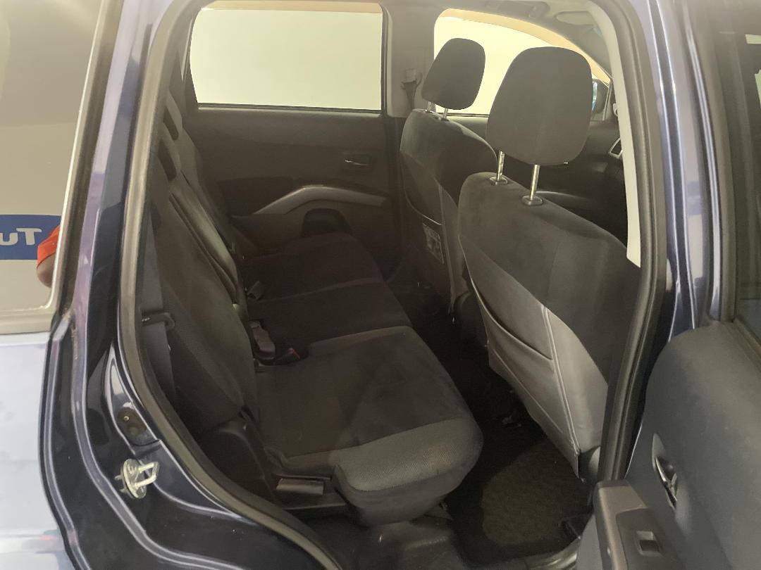 Photo '20' of Mitsubishi Outlander