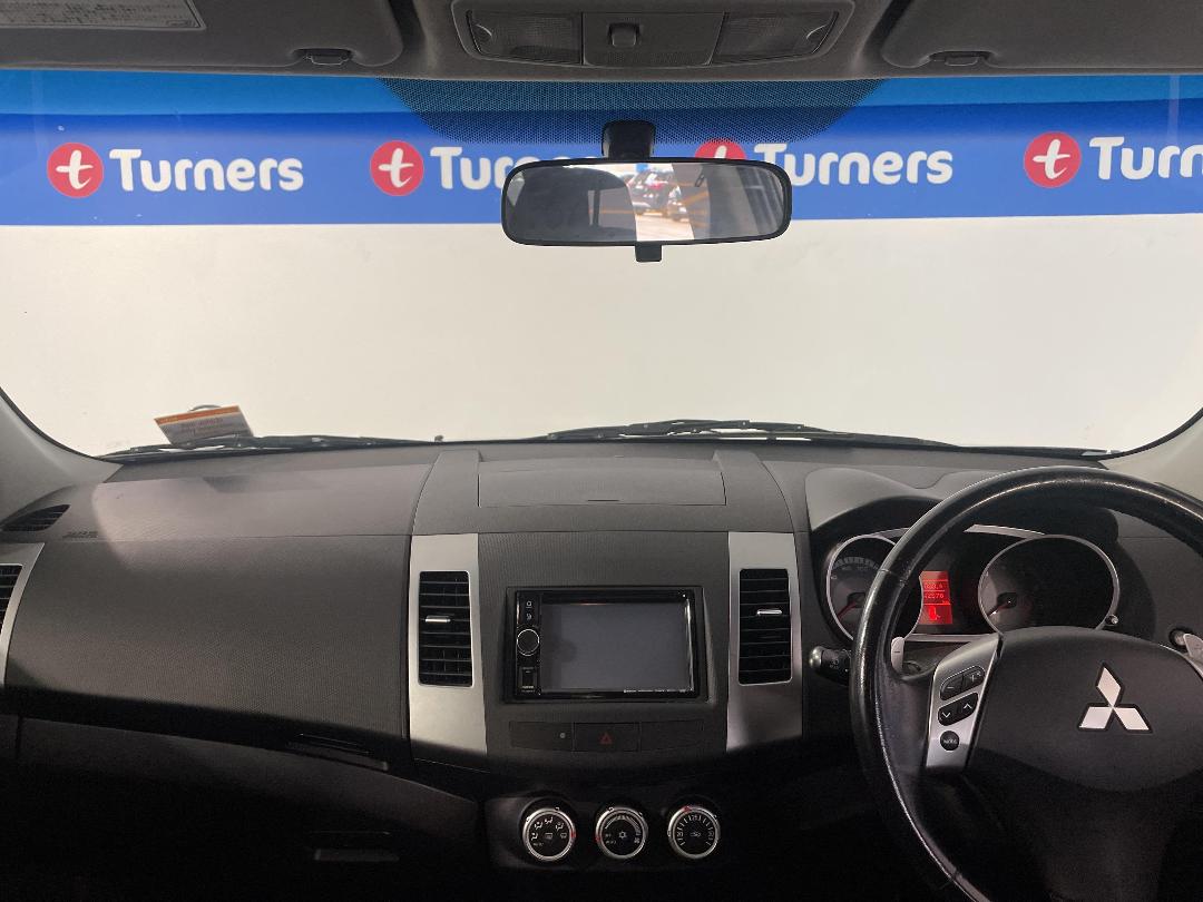 Photo '17' of Mitsubishi Outlander