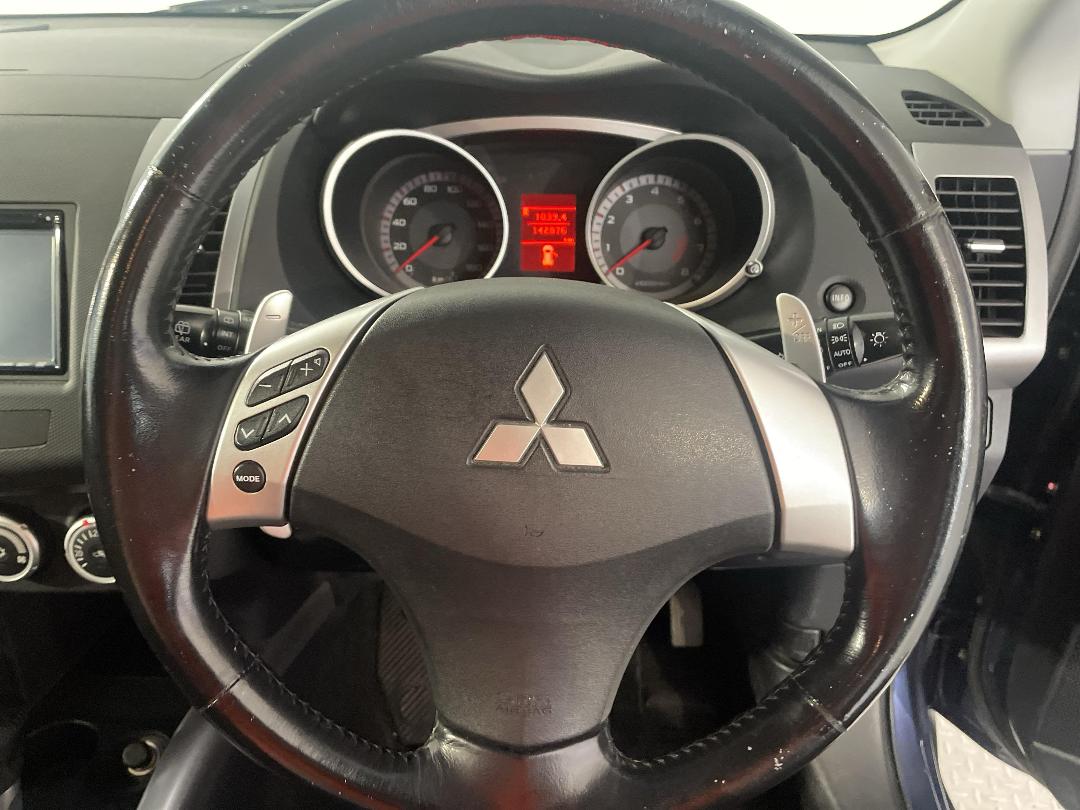 Photo '27' of Mitsubishi Outlander