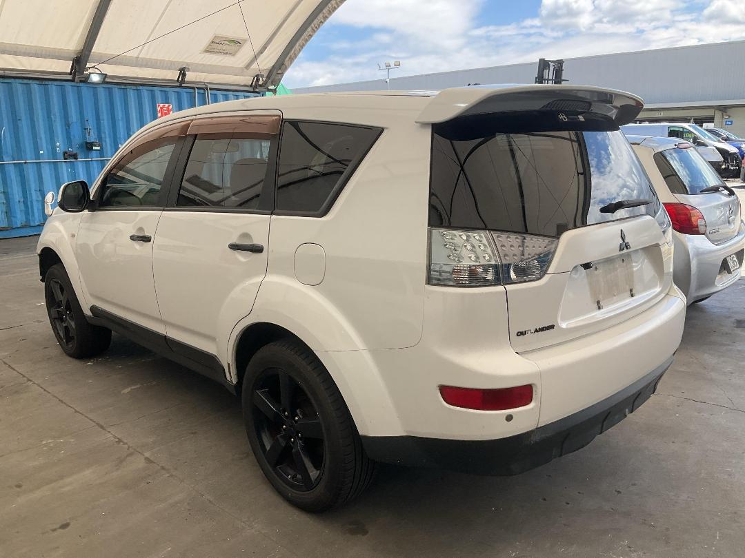 Photo '4' of Mitsubishi Outlander Photo '4' of Mitsubishi Outlander