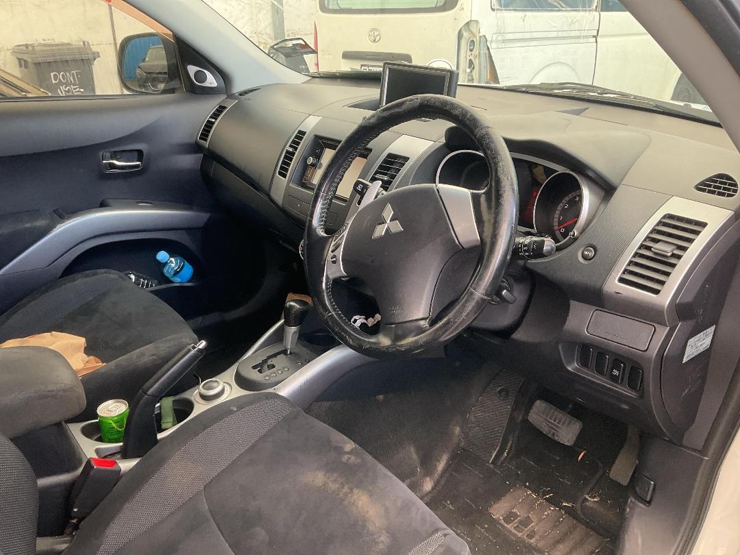 Photo '9' of Mitsubishi Outlander Photo '9' of Mitsubishi Outlander