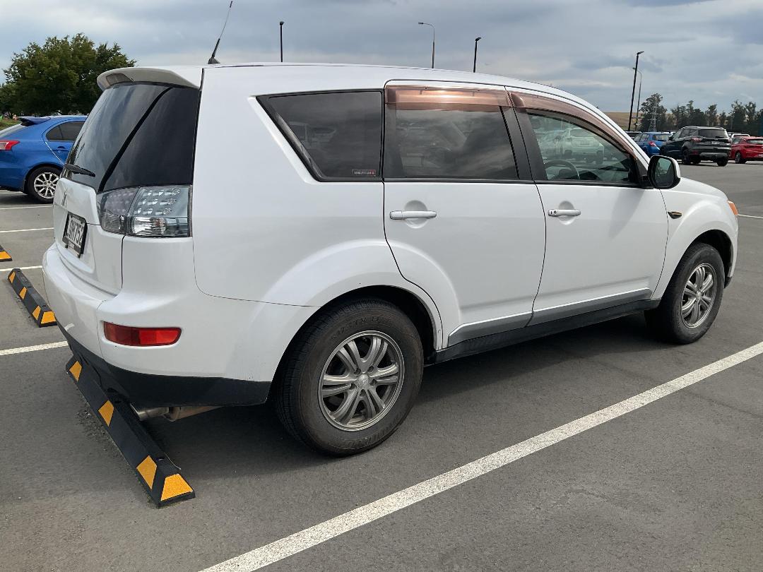 Photo '5' of Mitsubishi Outlander