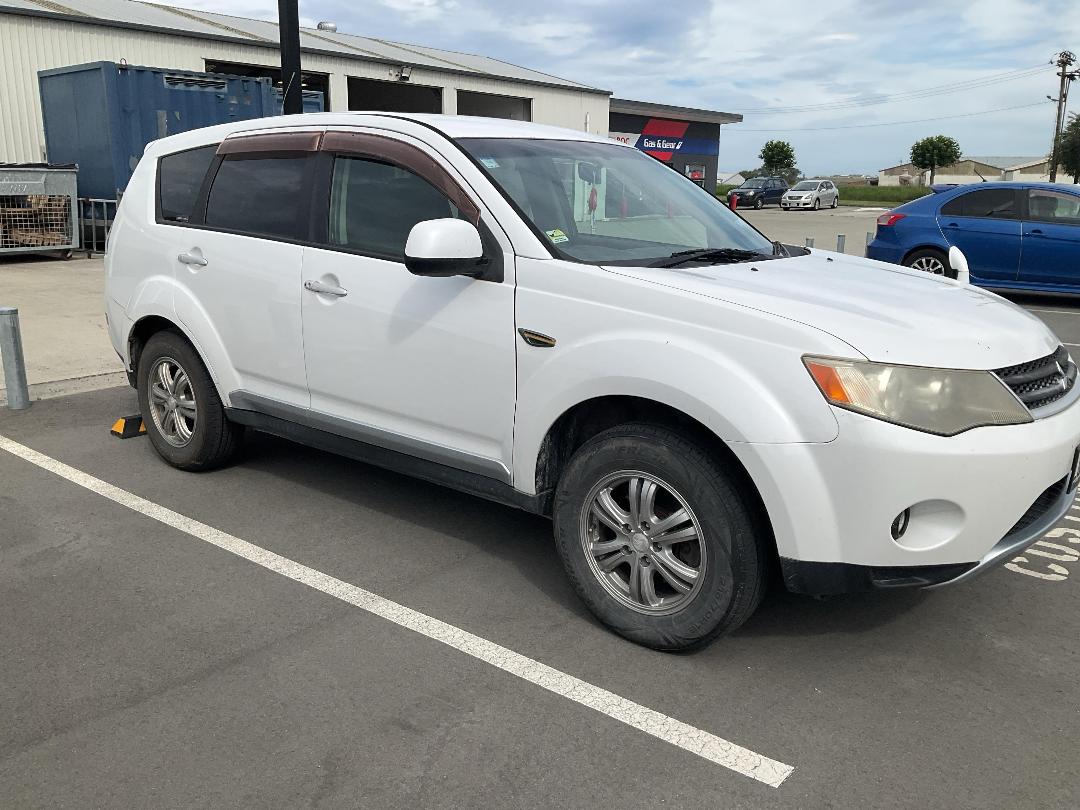 Photo '6' of Mitsubishi Outlander