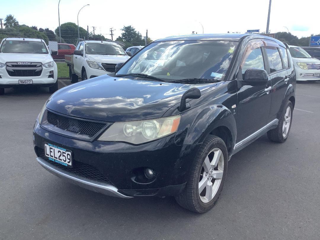 Photo '3' of Mitsubishi Outlander