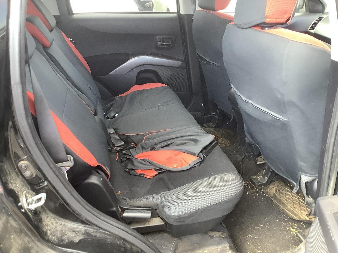 Photo '11' of Mitsubishi Outlander