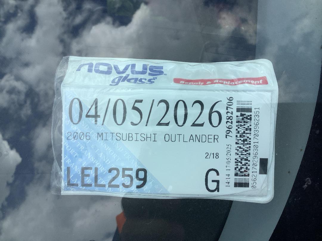 Photo '18' of Mitsubishi Outlander