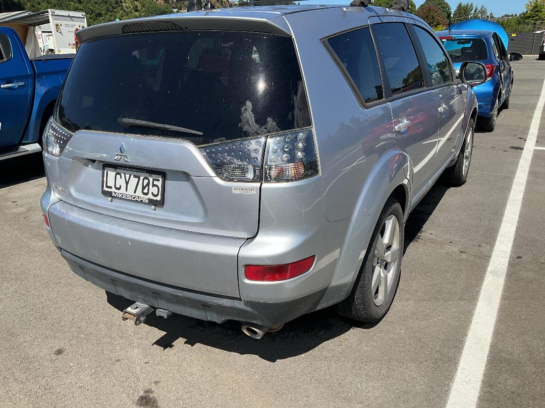 Photo '2' of Mitsubishi Outlander Photo '2' of Mitsubishi Outlander