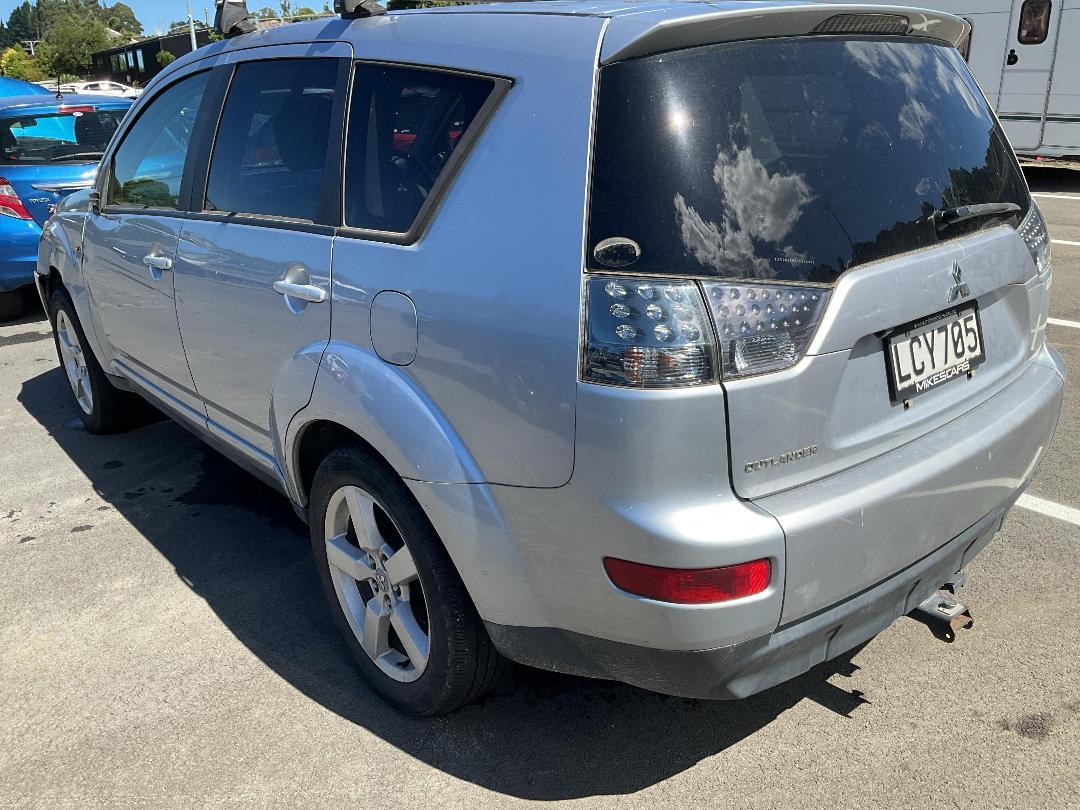 Photo '3' of Mitsubishi Outlander Photo '3' of Mitsubishi Outlander