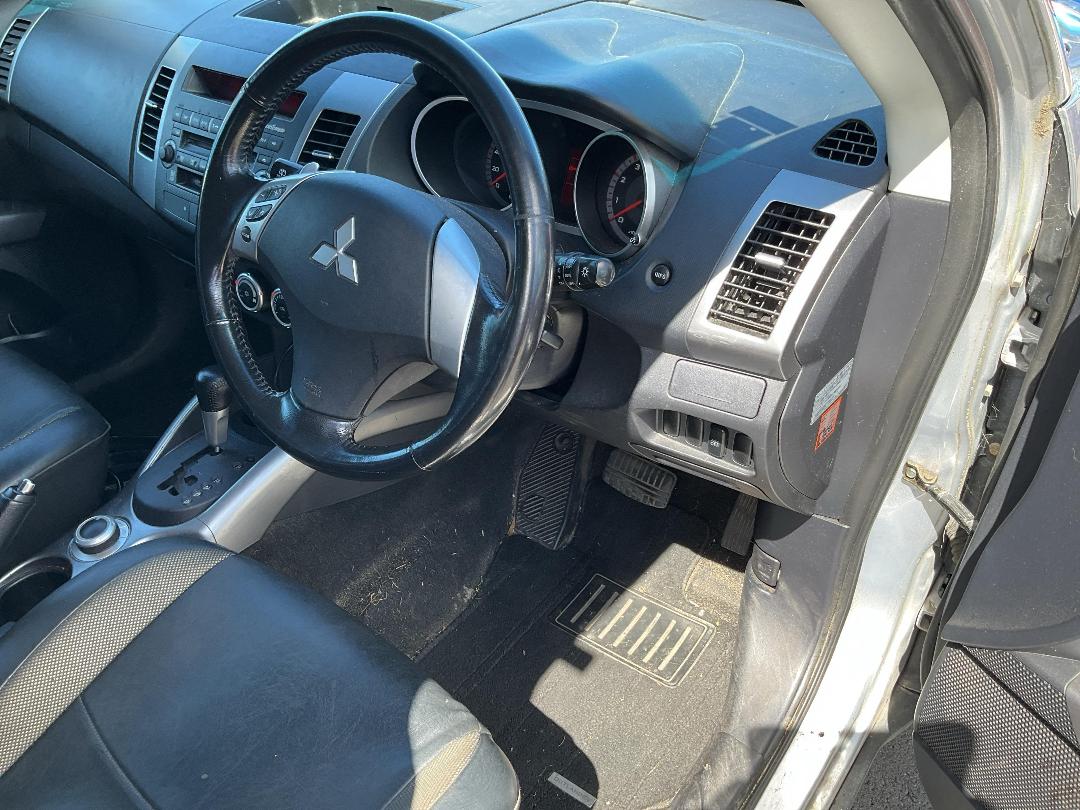 Photo '10' of Mitsubishi Outlander Photo '10' of Mitsubishi Outlander