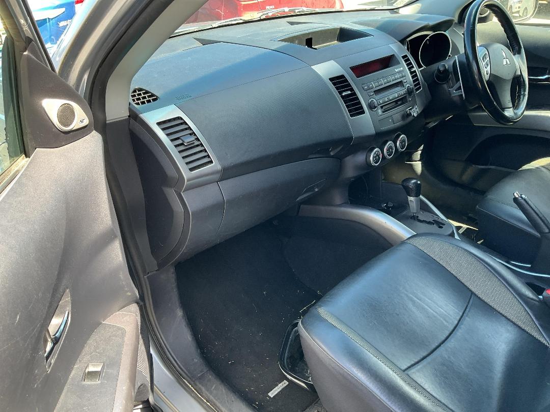 Photo '15' of Mitsubishi Outlander Photo '15' of Mitsubishi Outlander