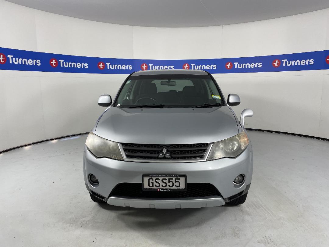 Photo '2' of Mitsubishi Outlander