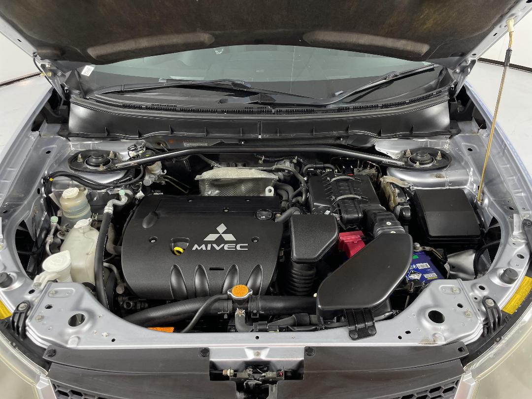 Photo '13' of Mitsubishi Outlander