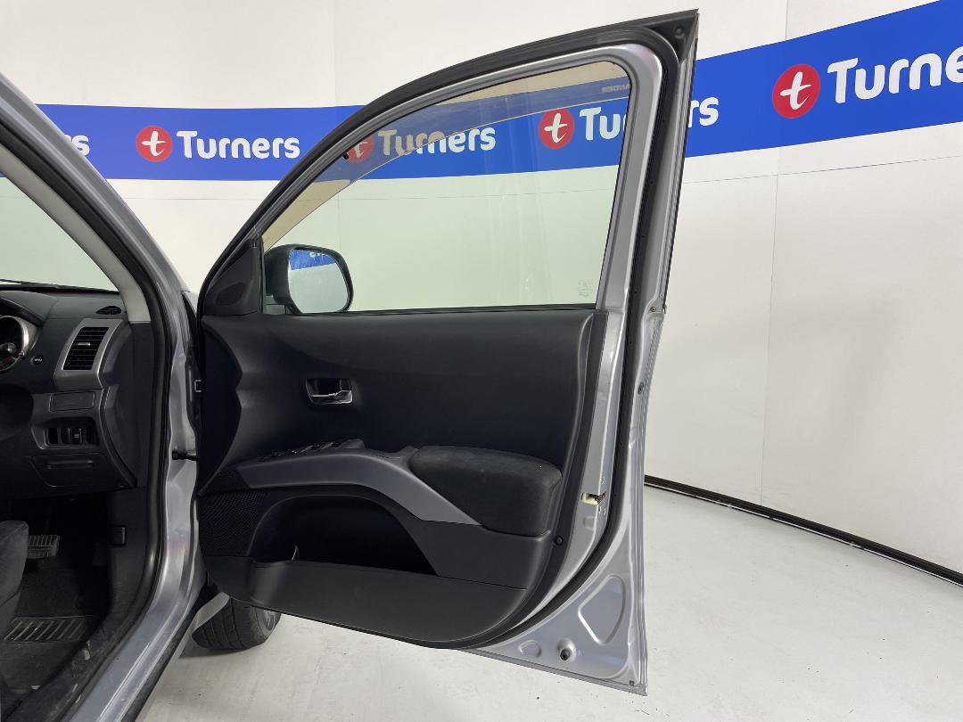 Photo '15' of Mitsubishi Outlander