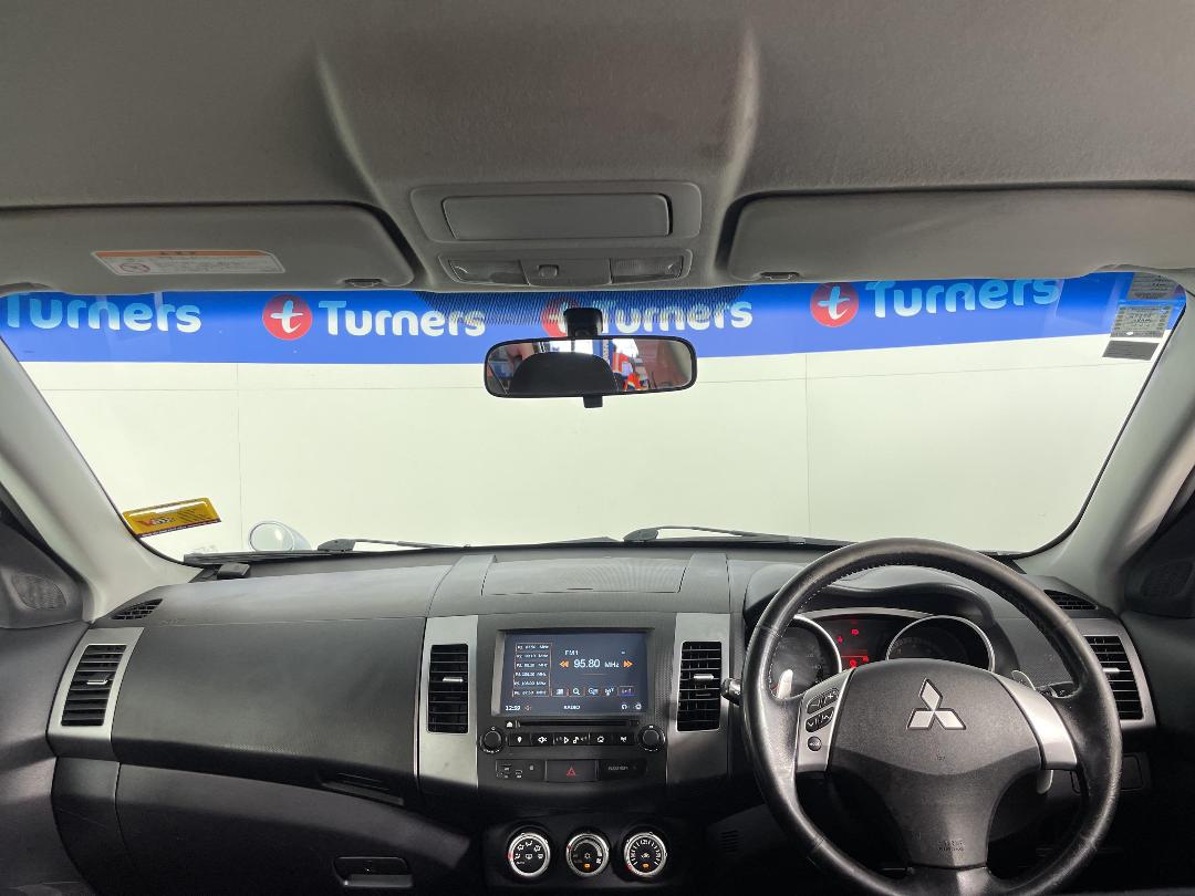 Photo '17' of Mitsubishi Outlander