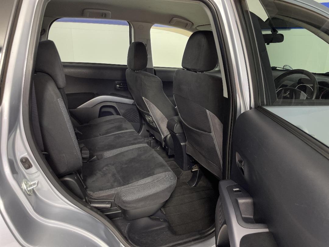 Photo '20' of Mitsubishi Outlander