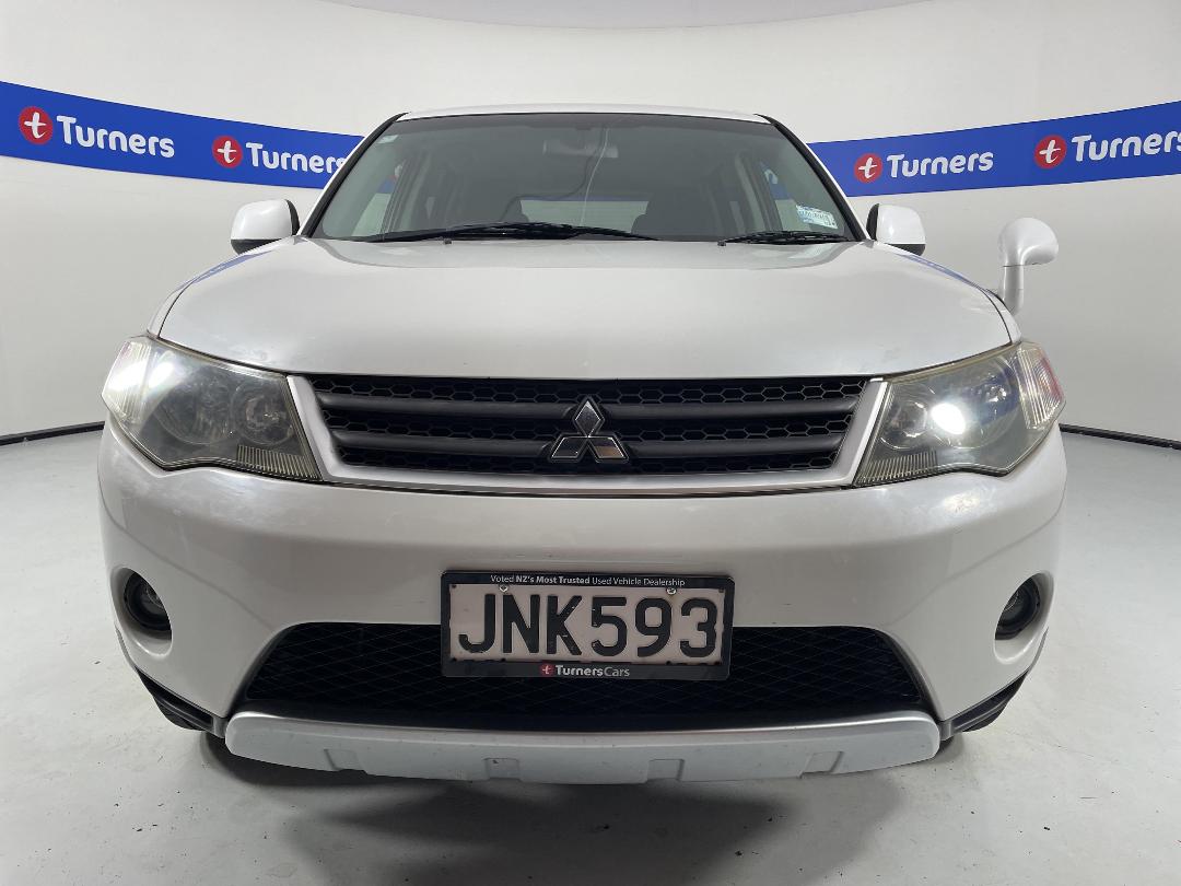 Photo '2' of Mitsubishi Outlander