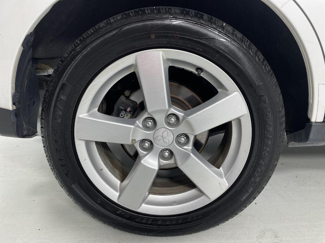 Photo '12' of Mitsubishi Outlander