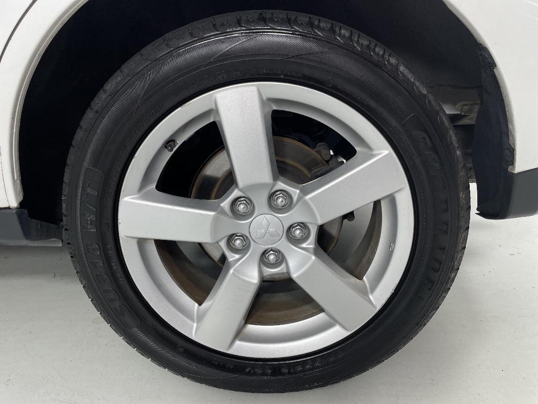 Photo '11' of Mitsubishi Outlander