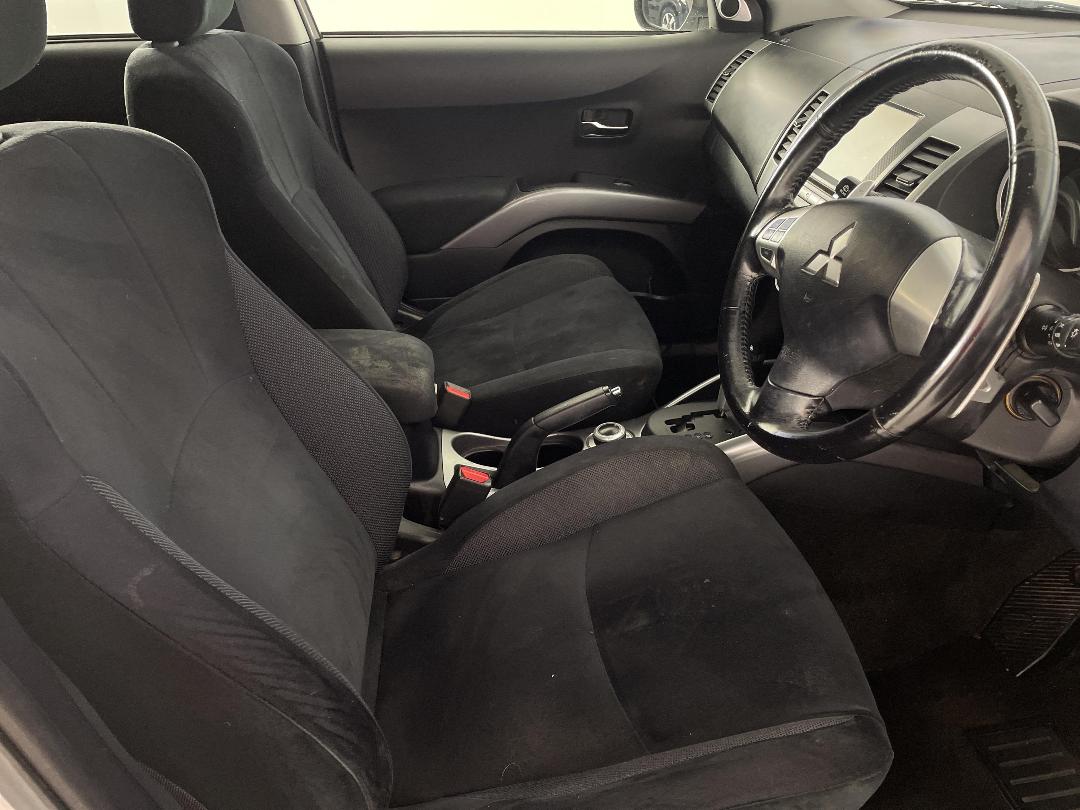 Photo '16' of Mitsubishi Outlander