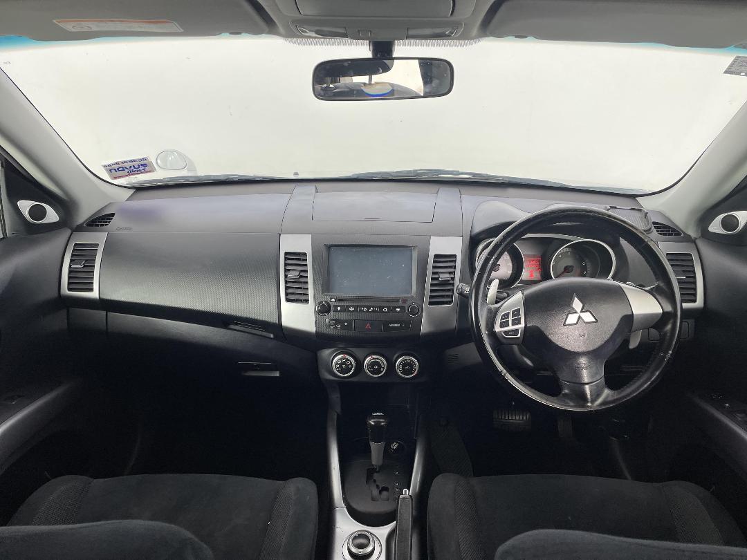 Photo '17' of Mitsubishi Outlander