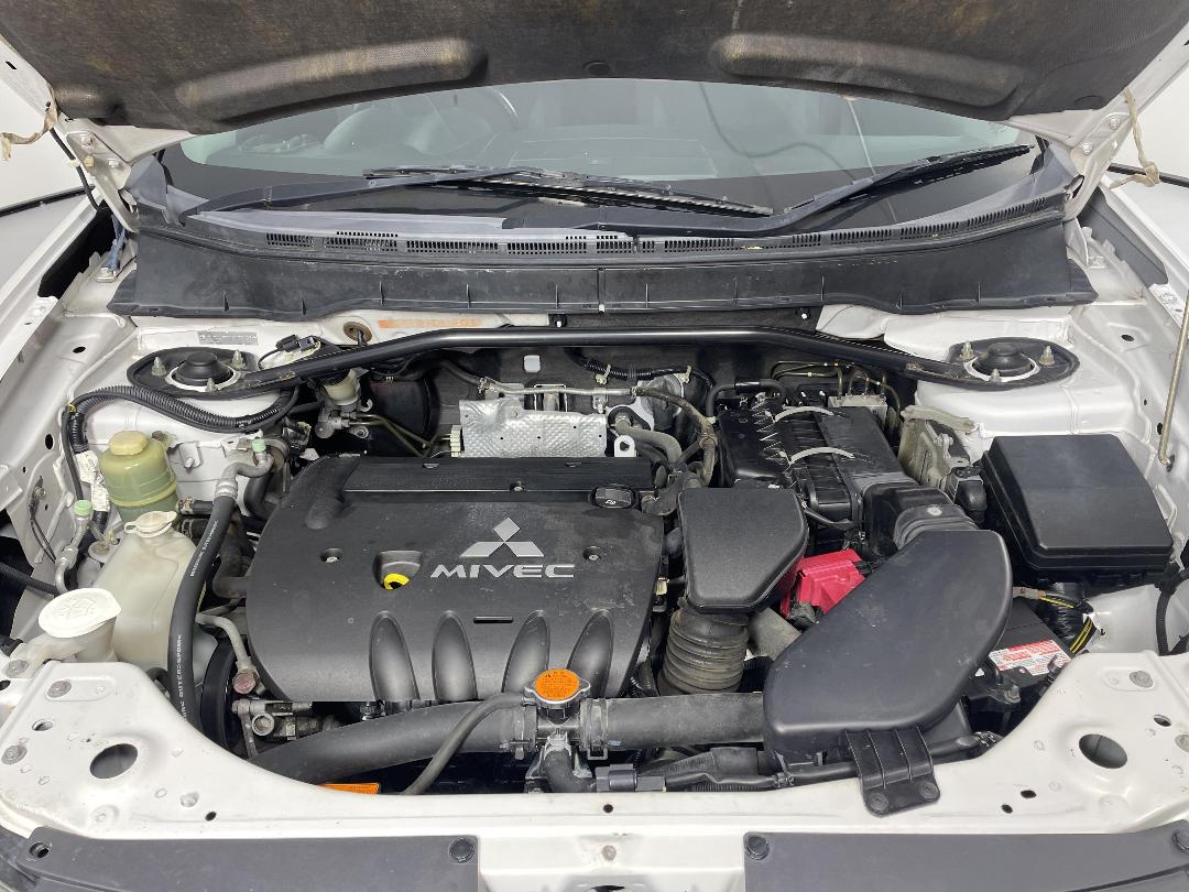 Photo '13' of Mitsubishi Outlander