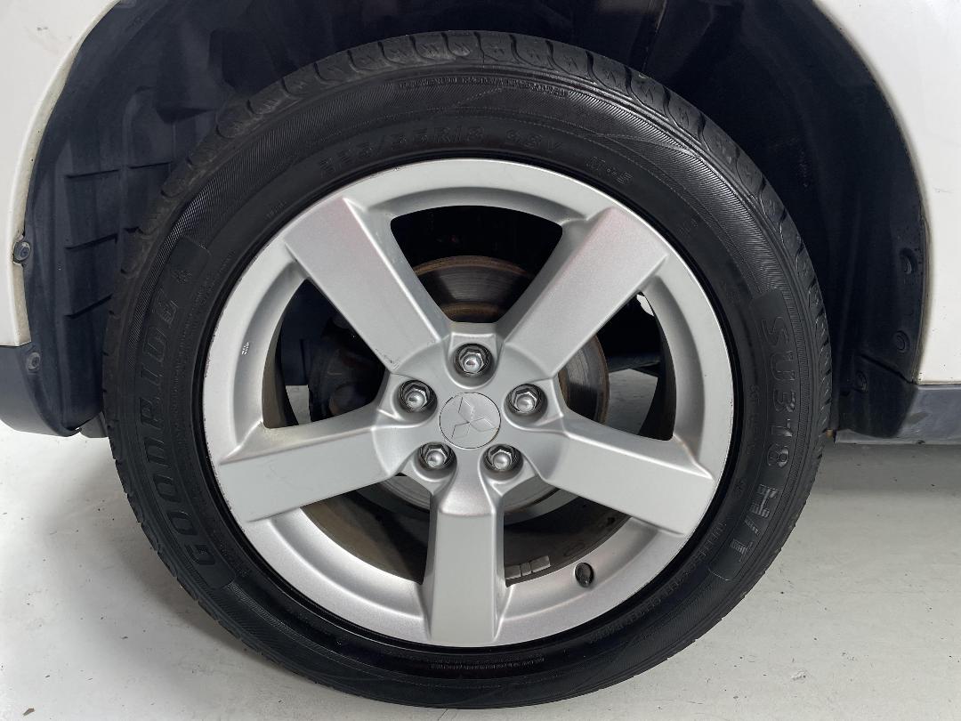 Photo '10' of Mitsubishi Outlander