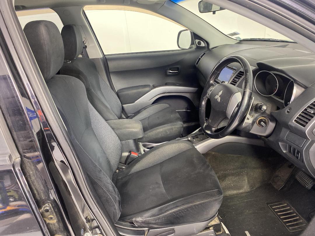 Photo '16' of Mitsubishi Outlander