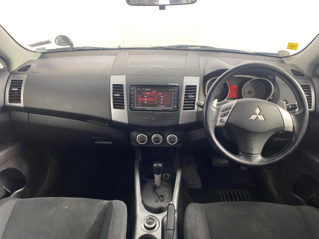 Photo '17' of Mitsubishi Outlander