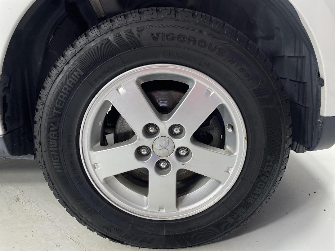 Photo '9' of Mitsubishi Outlander