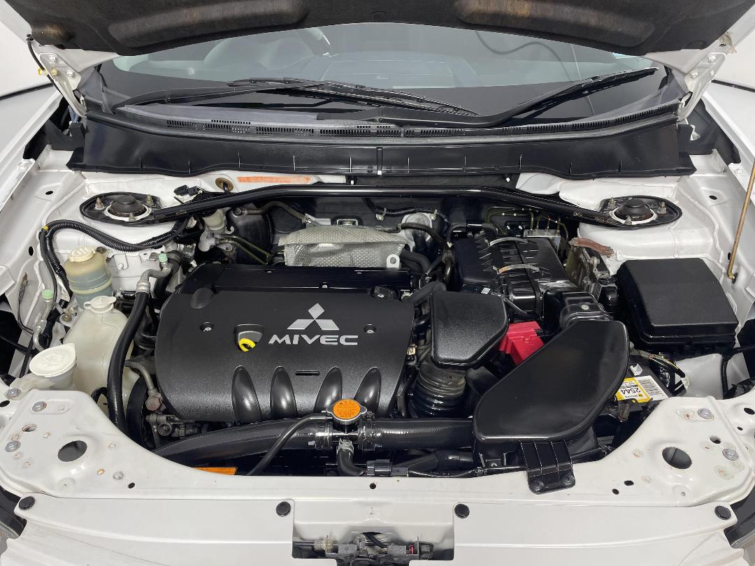 Photo '13' of Mitsubishi Outlander