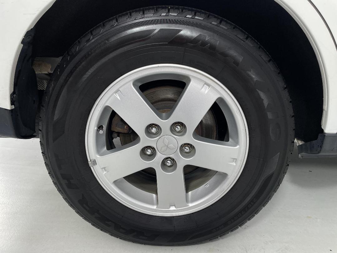 Photo '12' of Mitsubishi Outlander