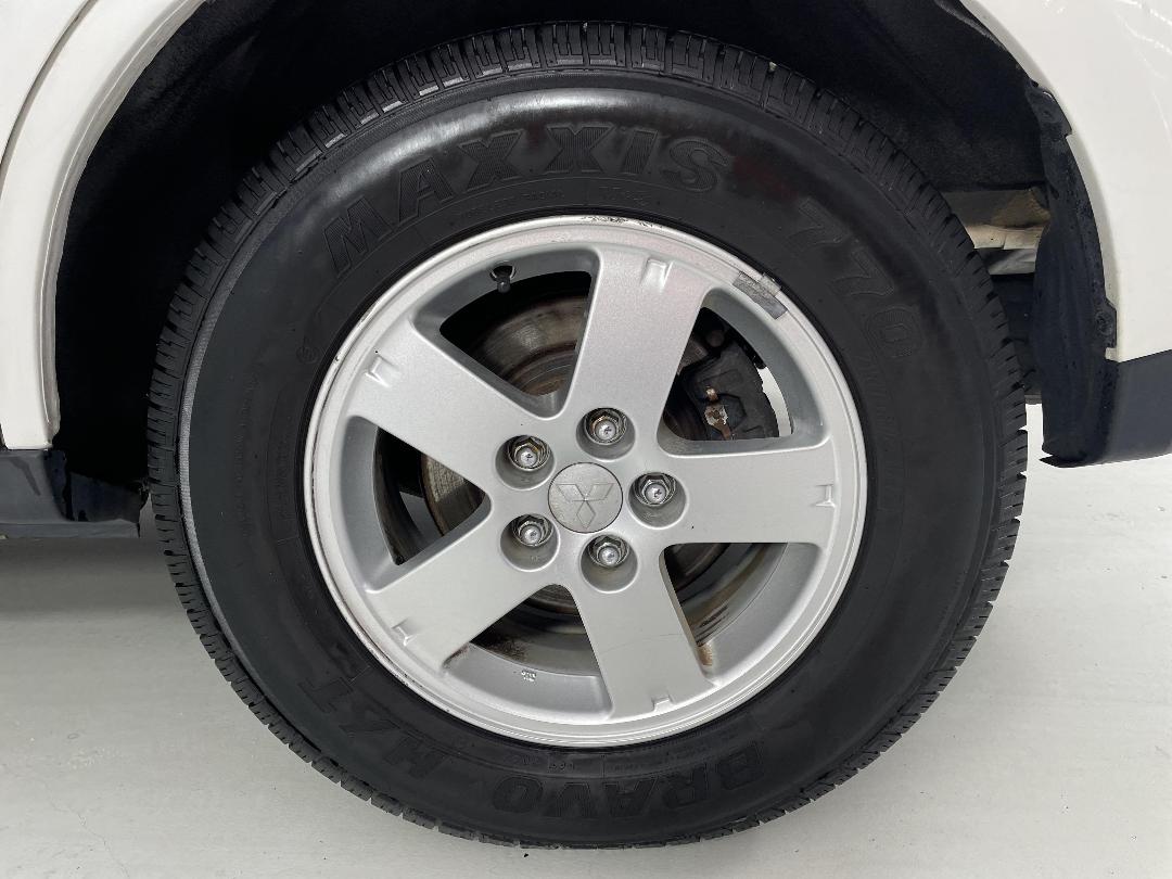 Photo '11' of Mitsubishi Outlander