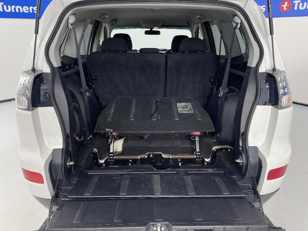 Photo '14' of Mitsubishi Outlander